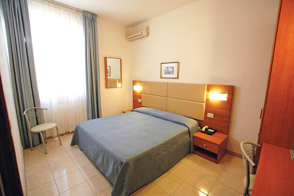 Hotel Patrizia Марина-ди-Масса Экстерьер фото