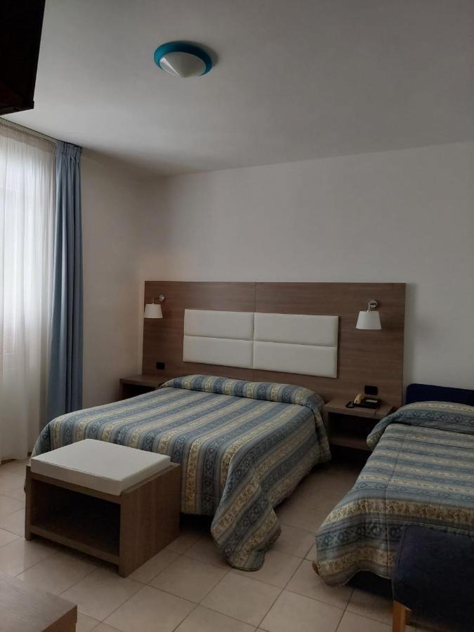 Hotel Patrizia Марина-ди-Масса Экстерьер фото