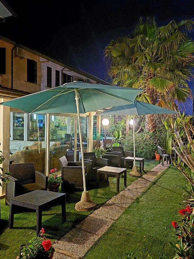 Hotel Patrizia Марина-ди-Масса Экстерьер фото