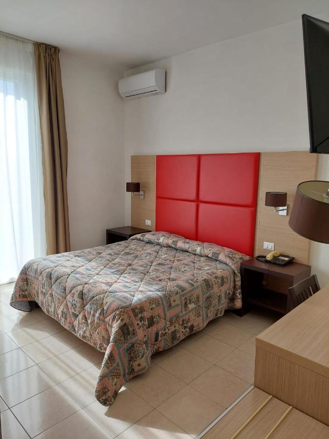 Hotel Patrizia Марина-ди-Масса Экстерьер фото